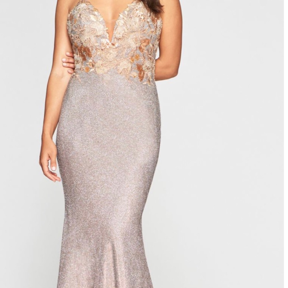 Stunning prom gown never worn to event! - Picture 14 of 15